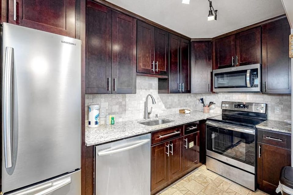 Cozy Condo with a Pool Washer&Dryer and High-speed WiFi House in Fort Walton Beach