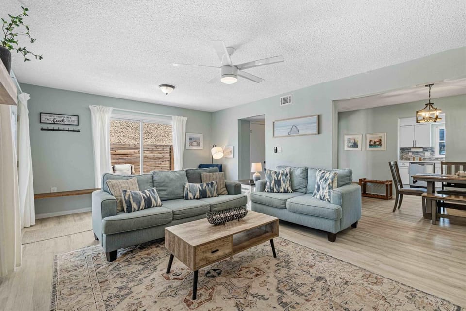 Sugar Reef Cottage-unit 1 - Gorgeous coastal townhome with washer&dryer close to beach & dog-friendly House in Okaloosa Island