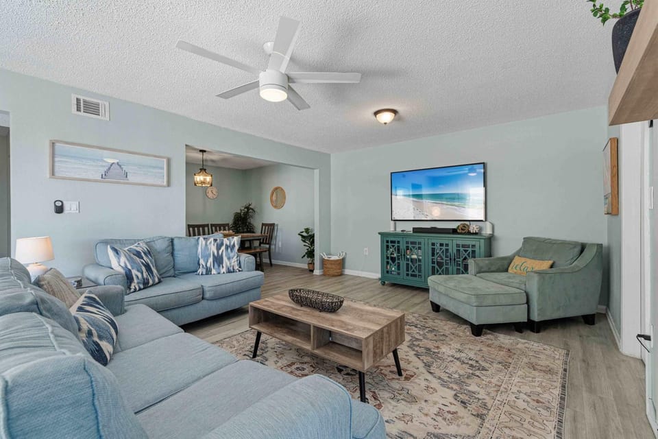 Sugar Reef Cottage-unit 1 - Gorgeous coastal townhome with washer&dryer close to beach & dog-friendly House in Okaloosa Island