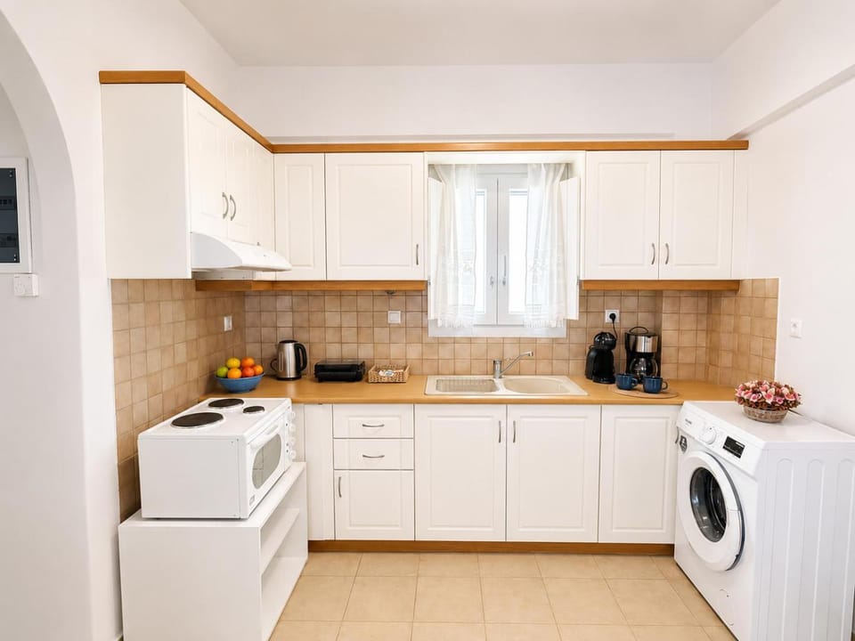 Coffee/tea facilities, Kitchen or kitchenette, oven, stove, washing machine