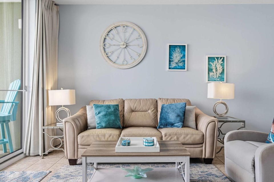 Ground floor oceanfront condo with pool fast WiFi & seasonal beach service House in Okaloosa Island