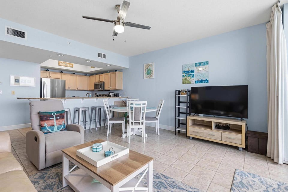 Ground floor oceanfront condo with pool fast WiFi & seasonal beach service House in Okaloosa Island
