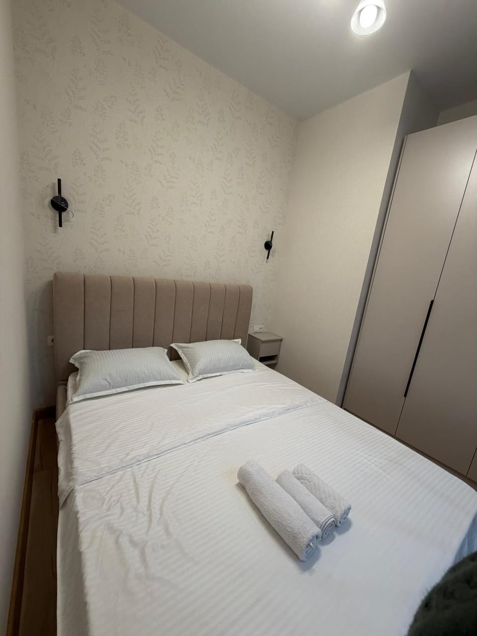 Bedroom, towels, wardrobe