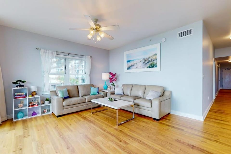 Beautiful beachfront home with shared pool and beach access House in Okaloosa Island
