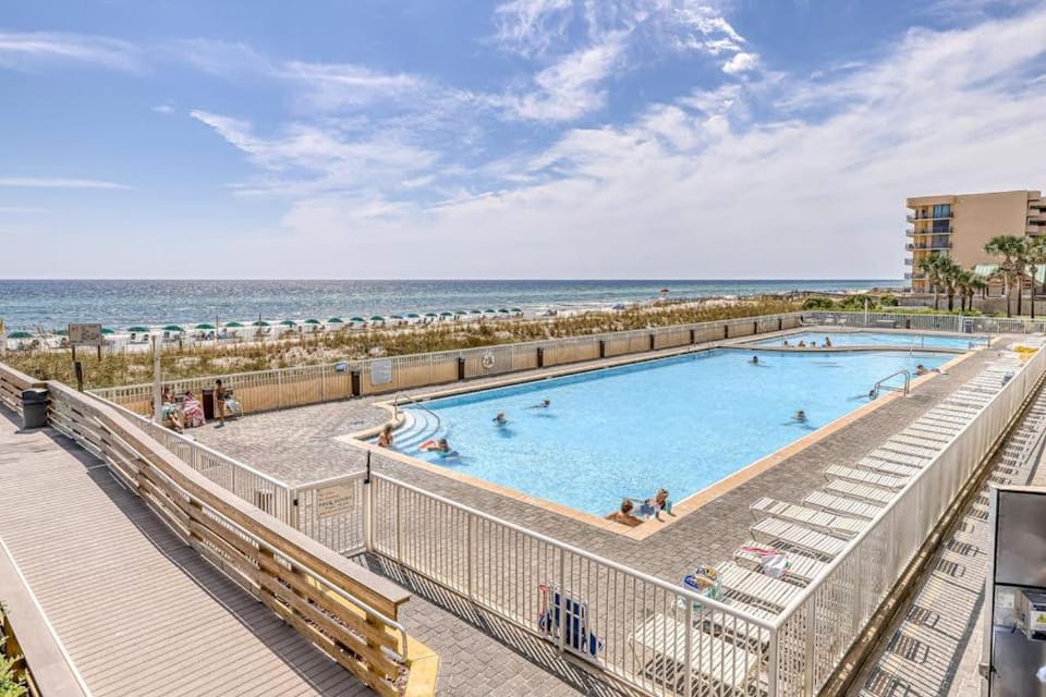 Second Floor Oceanfront Condo with Shared Pools Ocean View and Washer&Dryer House in Okaloosa Island