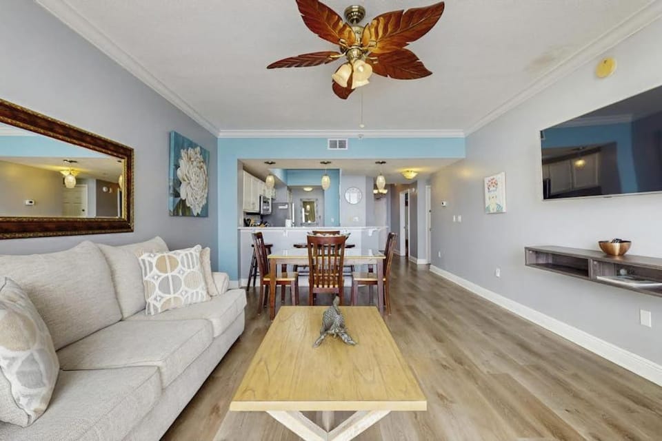 Second Floor Oceanfront Condo with Shared Pools Ocean View and Washer&Dryer House in Okaloosa Island