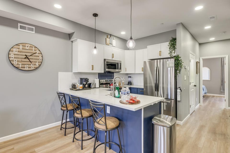 Philly Condo w/ Rooftop Deck! Walk to Broad St House in Philadelphia