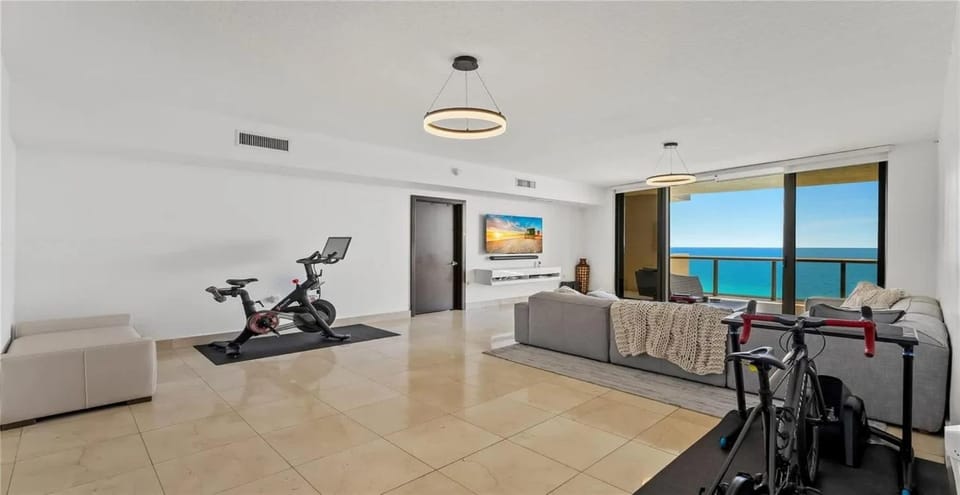 Elegant Skyline Sanctuary Apartment in Sunny Isles Beach