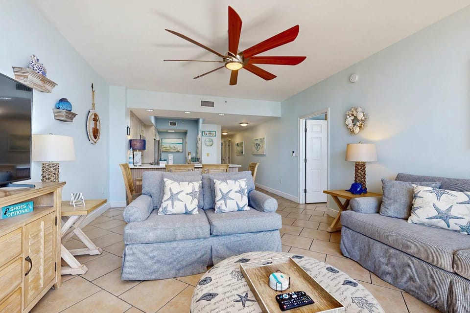 Comfortable and cozy beachfront condo w shared amenities House in Okaloosa Island