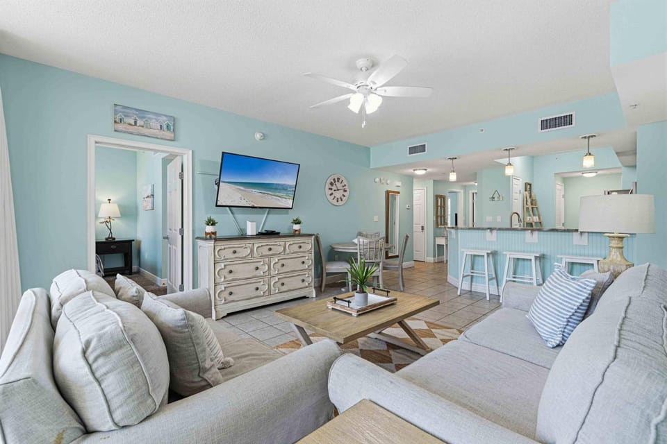 Spacious Third Floor Condo Beach Chairs & Umbrella Walk-In Shower House in Okaloosa Island
