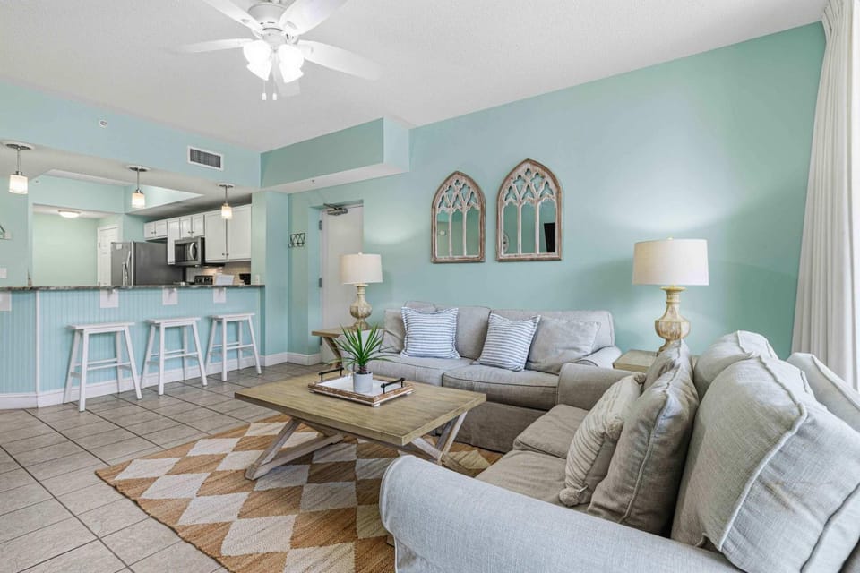 Spacious Third Floor Condo Beach Chairs & Umbrella Walk-In Shower House in Okaloosa Island