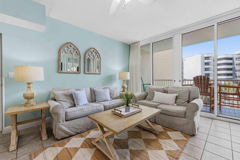 Spacious Third Floor Condo Beach Chairs & Umbrella Walk-In Shower House in Okaloosa Island
