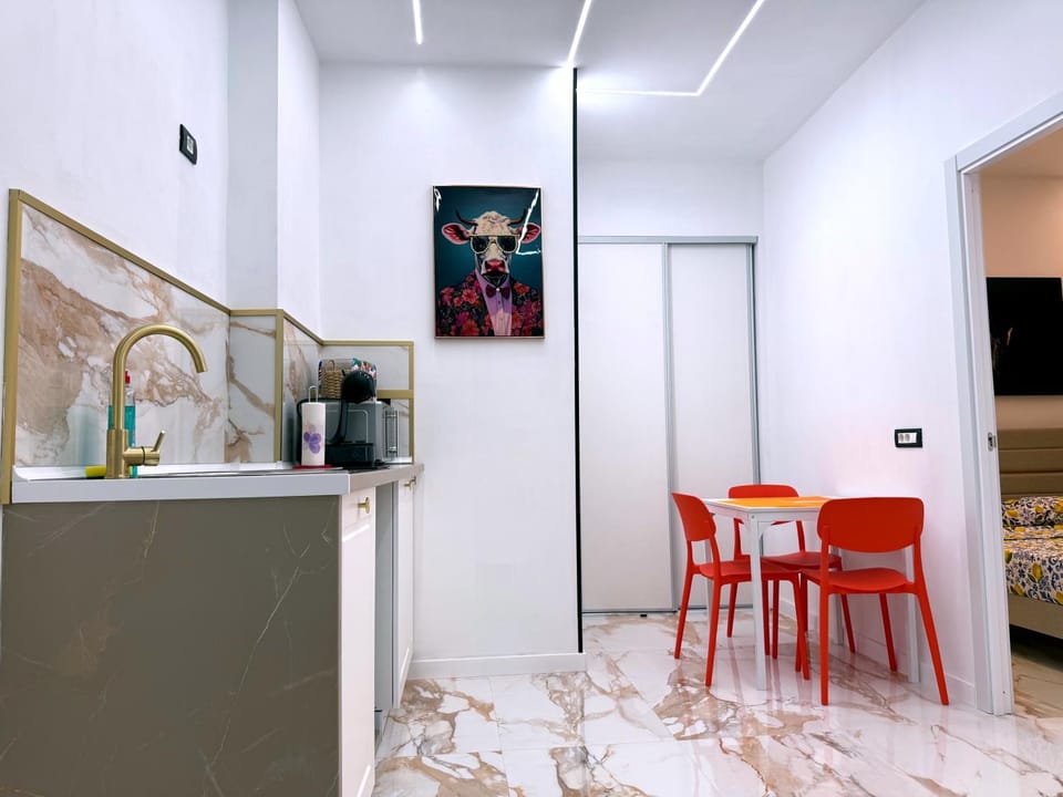 Kitchen or kitchenette, Decorative detail, Dining area