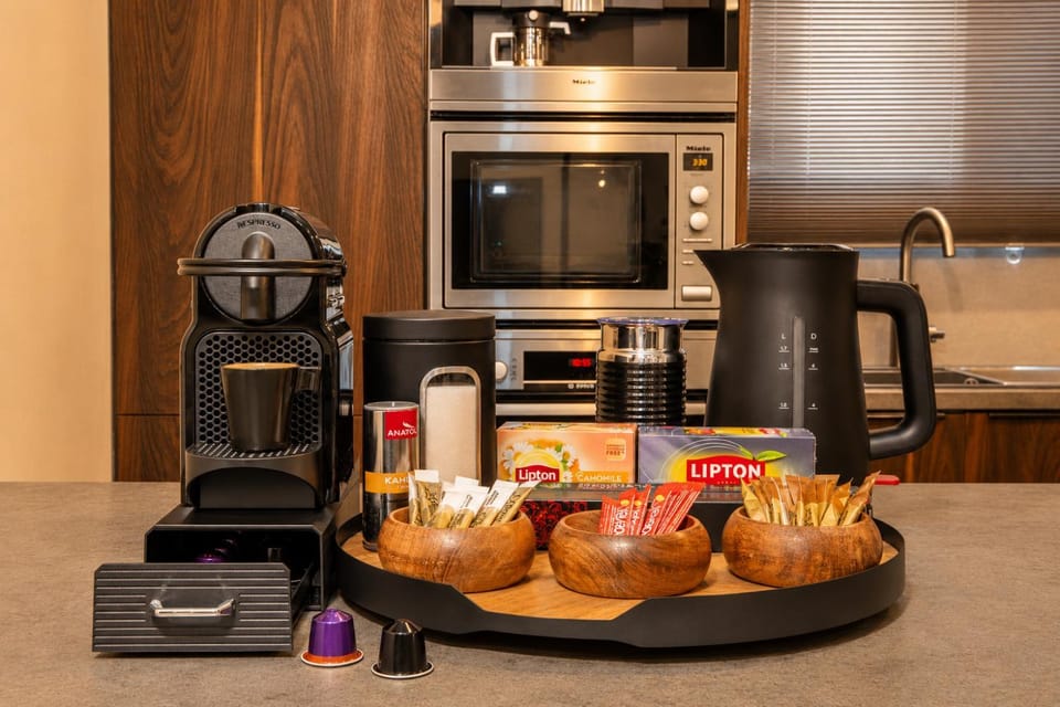 Coffee/tea facilities, Breakfast