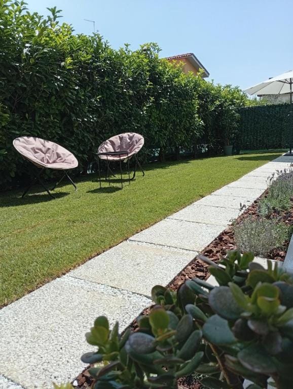 Garden, sunbed