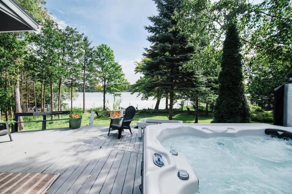 Lakefront Luxe Hideaway with Hot tub House in Michigan
