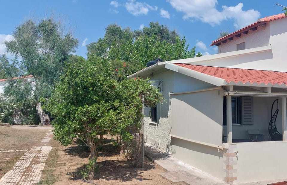 Property building, Day, Garden, Garden view, Sea view, Parking