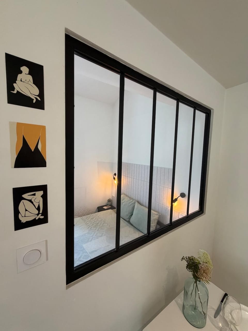 Photo of the whole room, Decorative detail, Bedroom