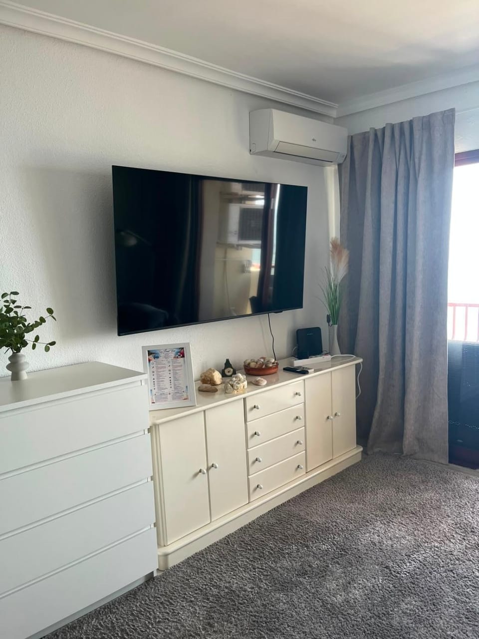Communal lounge/ TV room, TV and multimedia, air conditioner