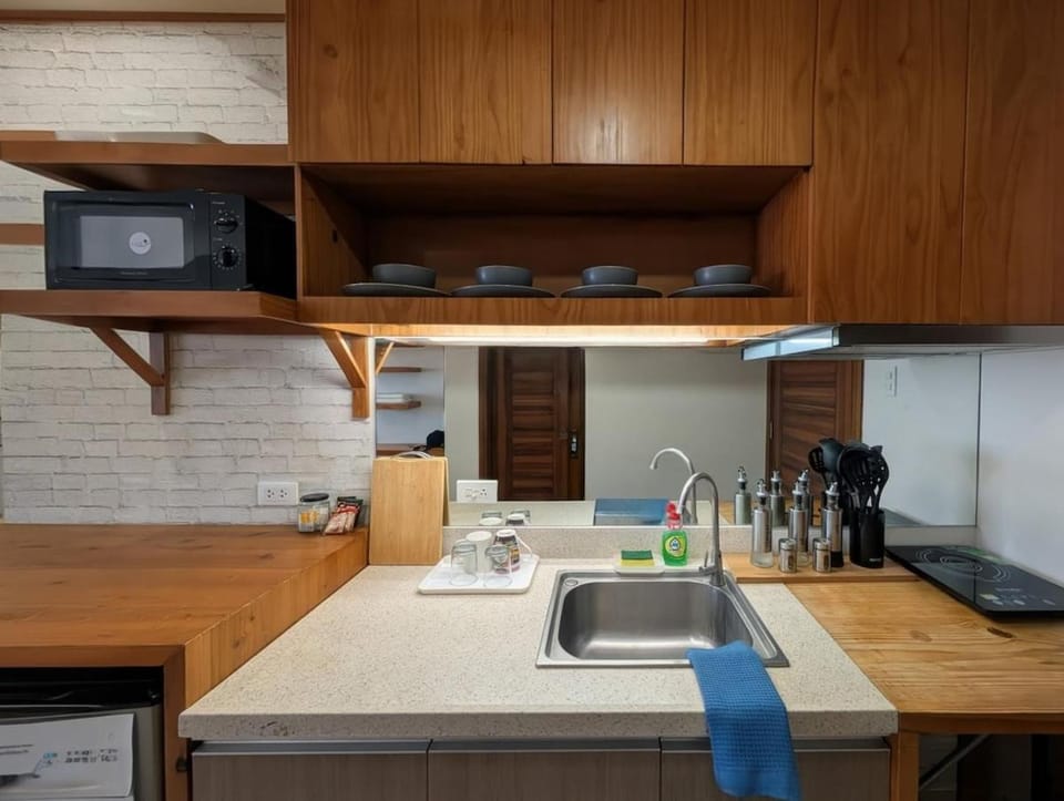 Cebu City Studio Unit, w Pool & Gym Access Apartment in Lapu-Lapu City