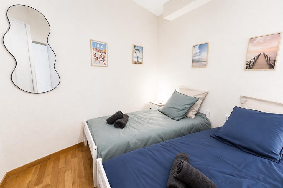 Bed, Living room, Photo of the whole room, Seating area, Bedroom