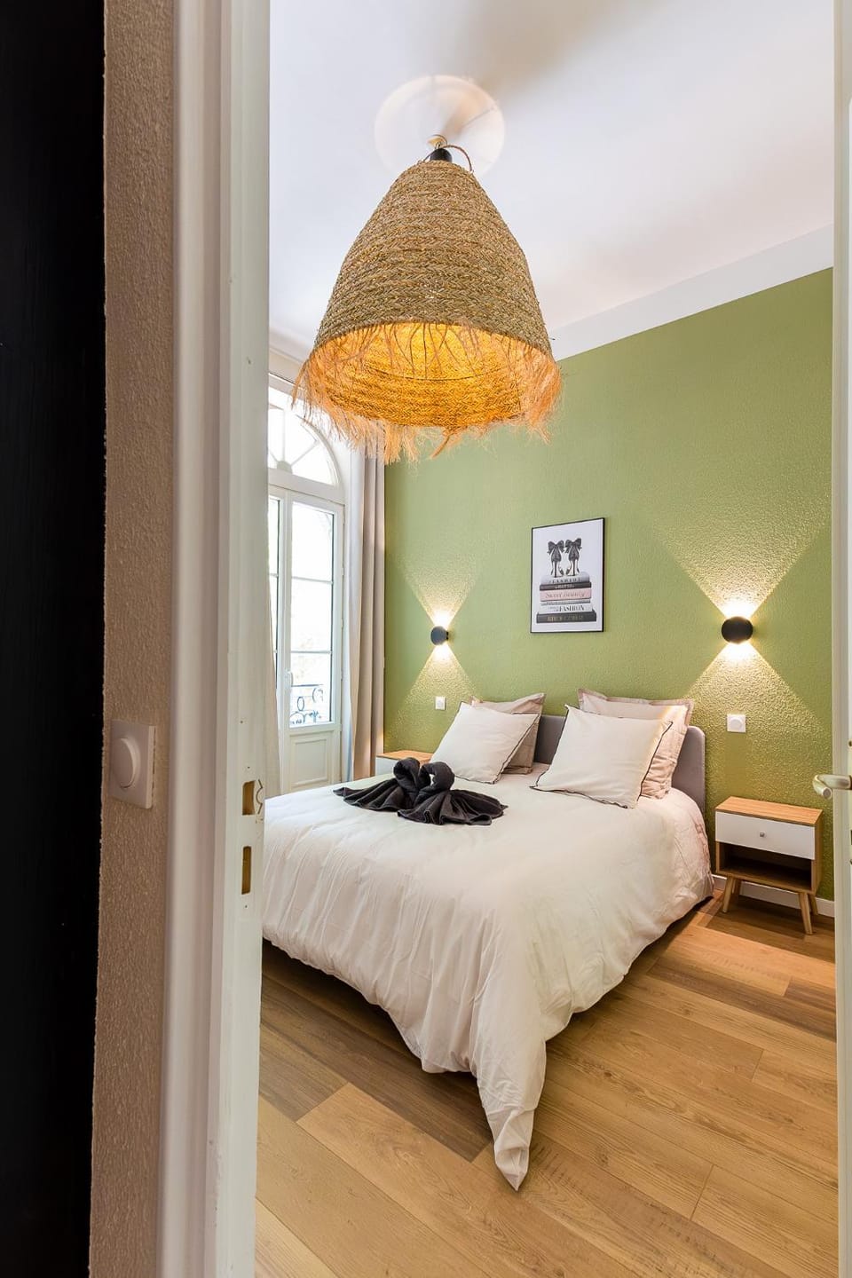 Bed, Photo of the whole room, Bedroom, towels