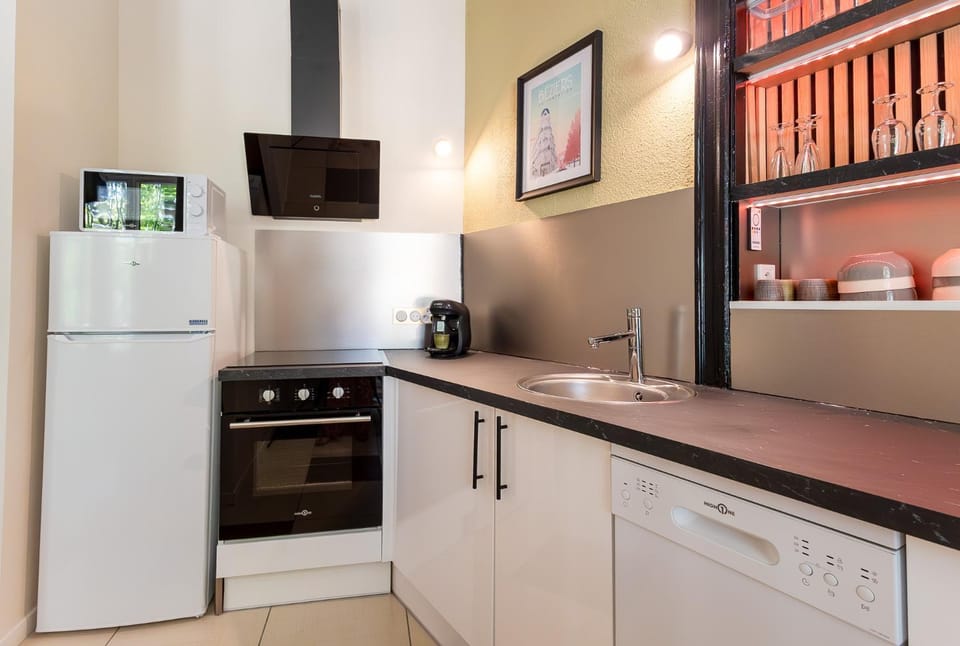 Coffee/tea facilities, Kitchen or kitchenette, dishwasher, minibar, oven, pet friendly, stove