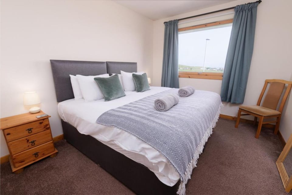 Photo of the whole room, Bedroom, towels