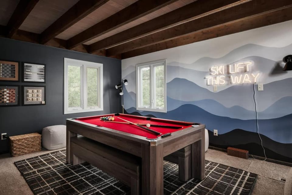 Hot Tub Sauna Theater & Minutes to Bryce Resort House in Basye