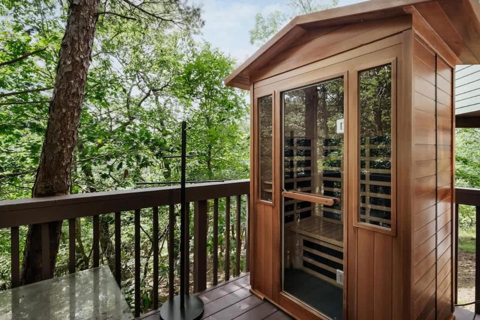 Hot Tub Sauna Theater & Minutes to Bryce Resort House in Basye