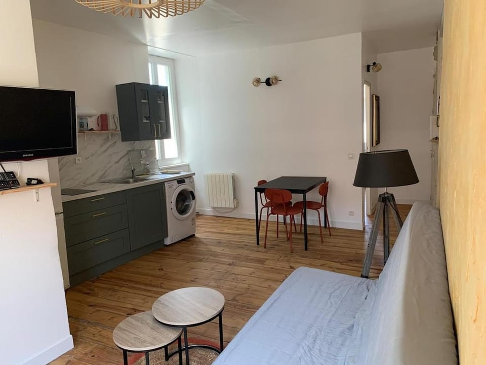 Appartement T2 Proche centre-ville, 2eme étage, balcon Apartment in Pau