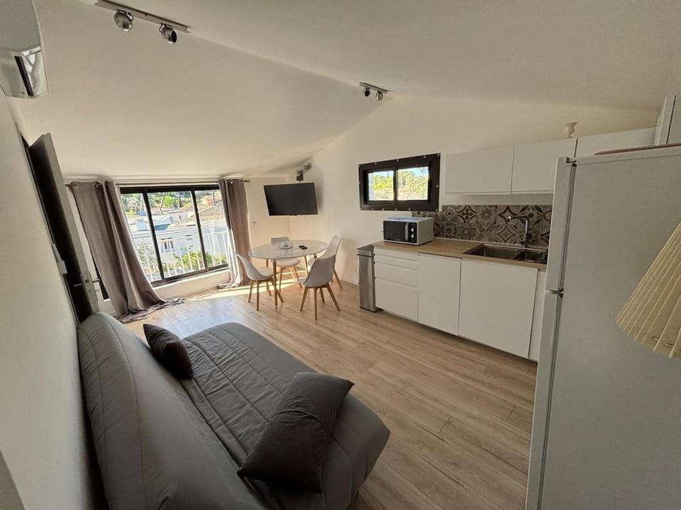 Living room, stove, kitchen
