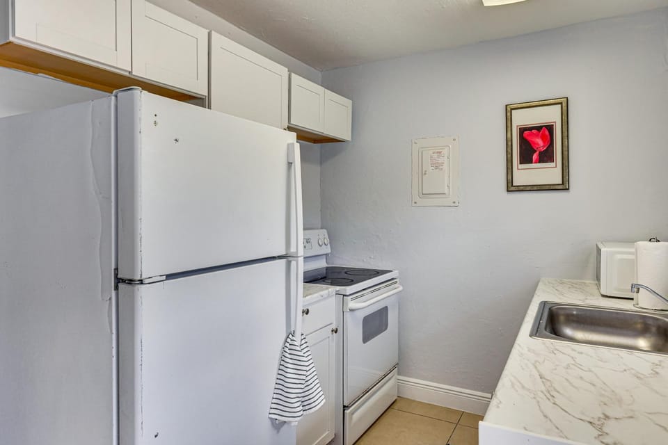 Fort Myers Escape near Downtown & Beach w/ Parking House in Fort Myers