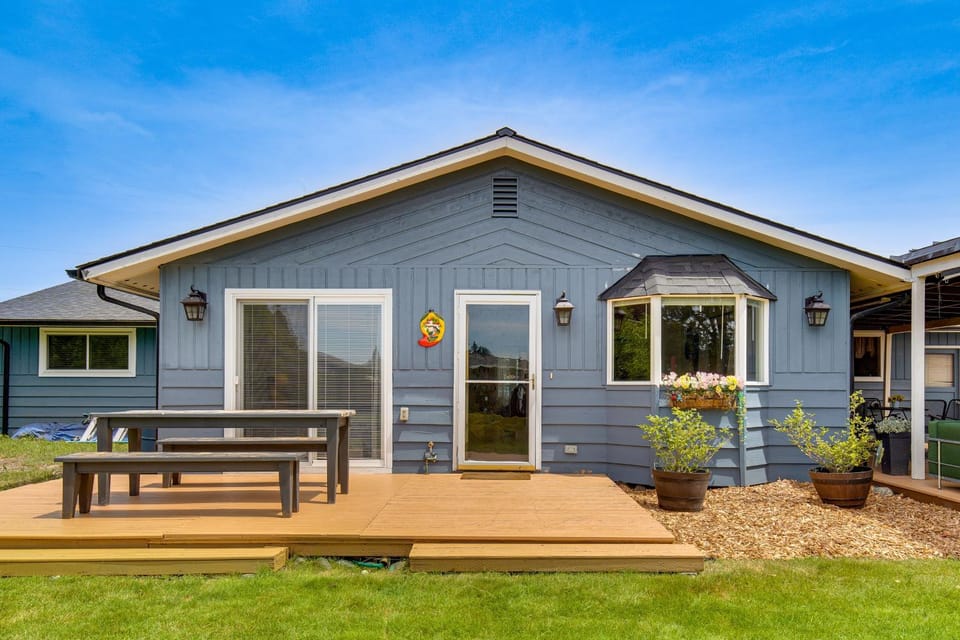 2 Mi to Fairgrounds & Dtwn Puyallup! Family Escape House in Puyallup