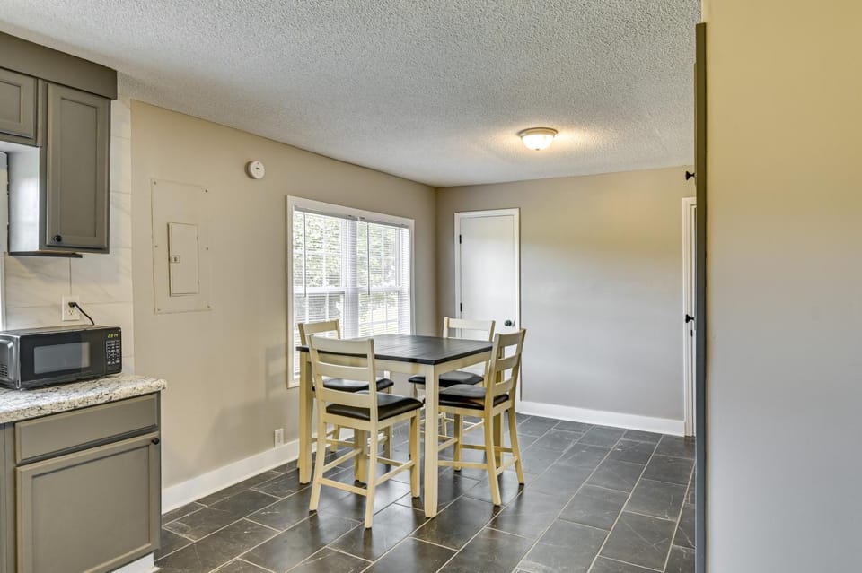 Walk to Park! Family Retreat w/ Yard in Lumberton House in Lumberton