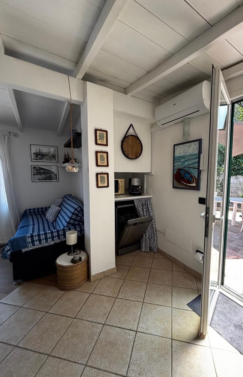 Living room, Seating area, dishwasher