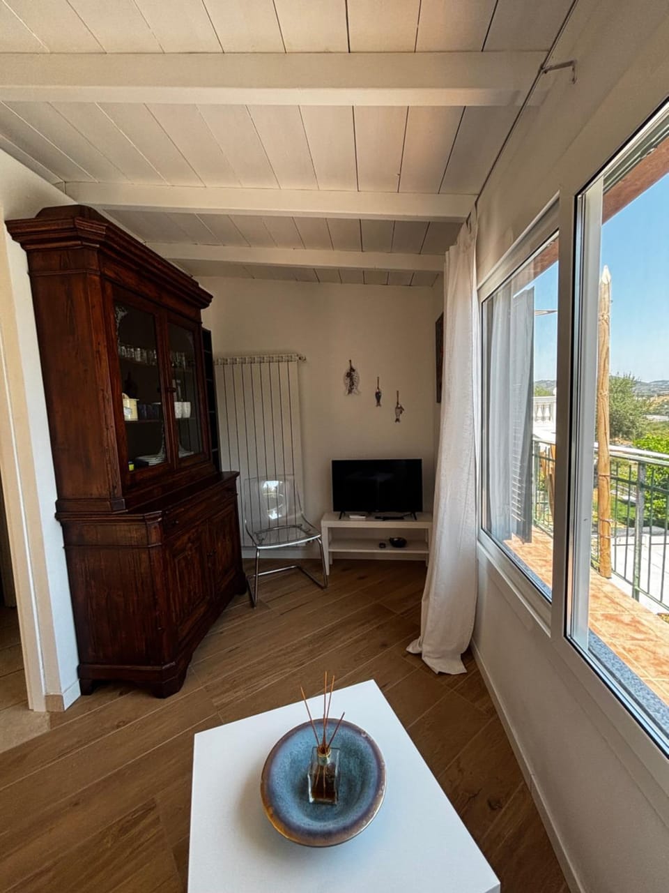 Natural landscape, TV and multimedia, View (from property/room), Living room, Seating area