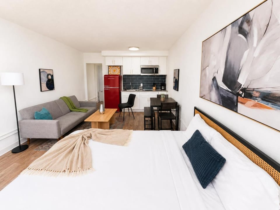 Kitchen or kitchenette, Living room, Bedroom