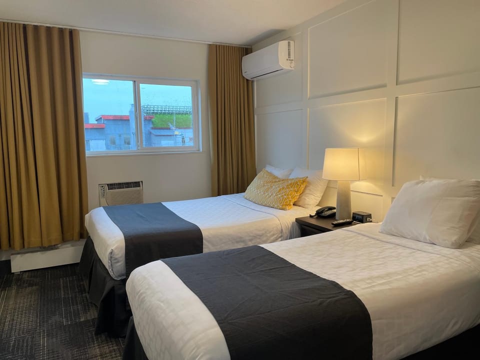 Bed, Photo of the whole room, Bedroom, internet, air conditioner