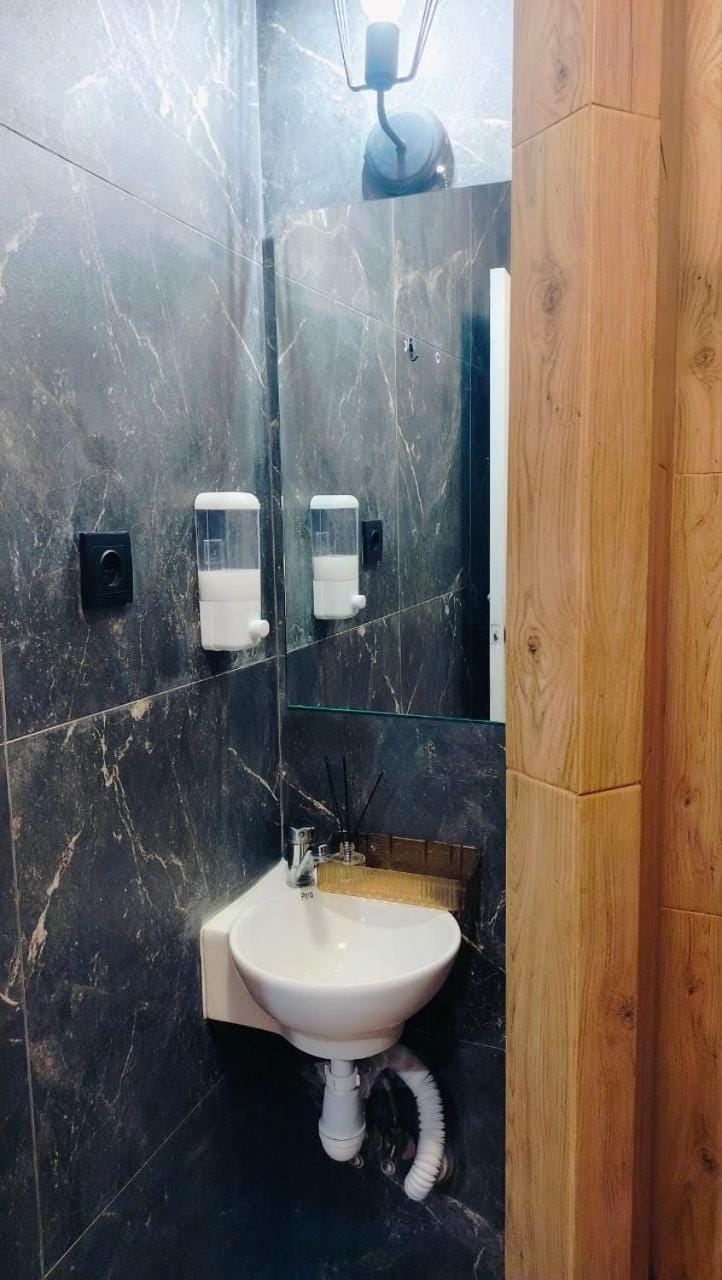 Центр, 5 хв від госпіталю, квартира в затишному районі Apartment in Lviv