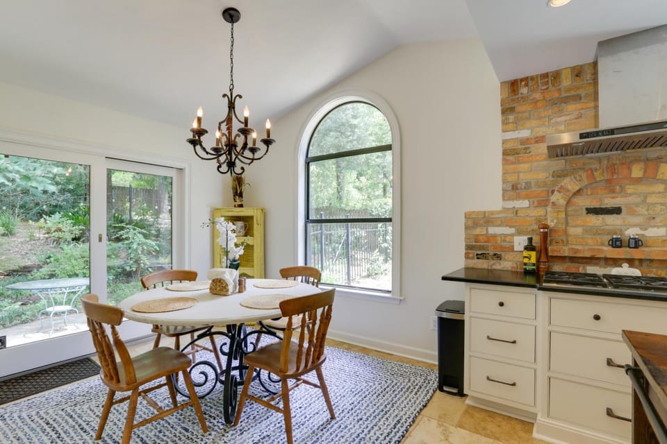 3 Mi to Dtwn! Quiet Tallahassee Gem w/ Lush Patio House in Tallahassee