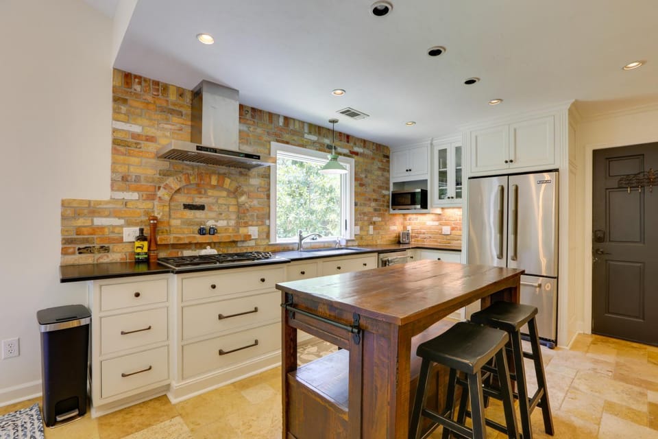 3 Mi to Dtwn! Quiet Tallahassee Gem w/ Lush Patio House in Tallahassee