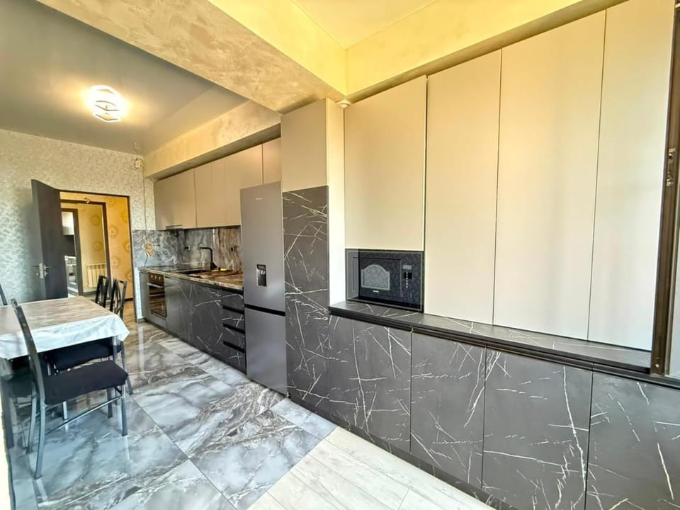 Kitchen or kitchenette, Dining area, oven, stove