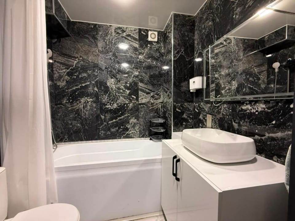 Shower, Toilet, Bathroom, Bath
