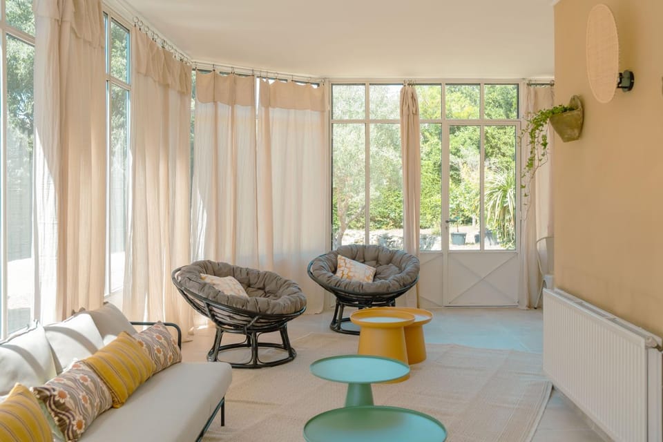 Solarium, Living room, Seating area, Seasons