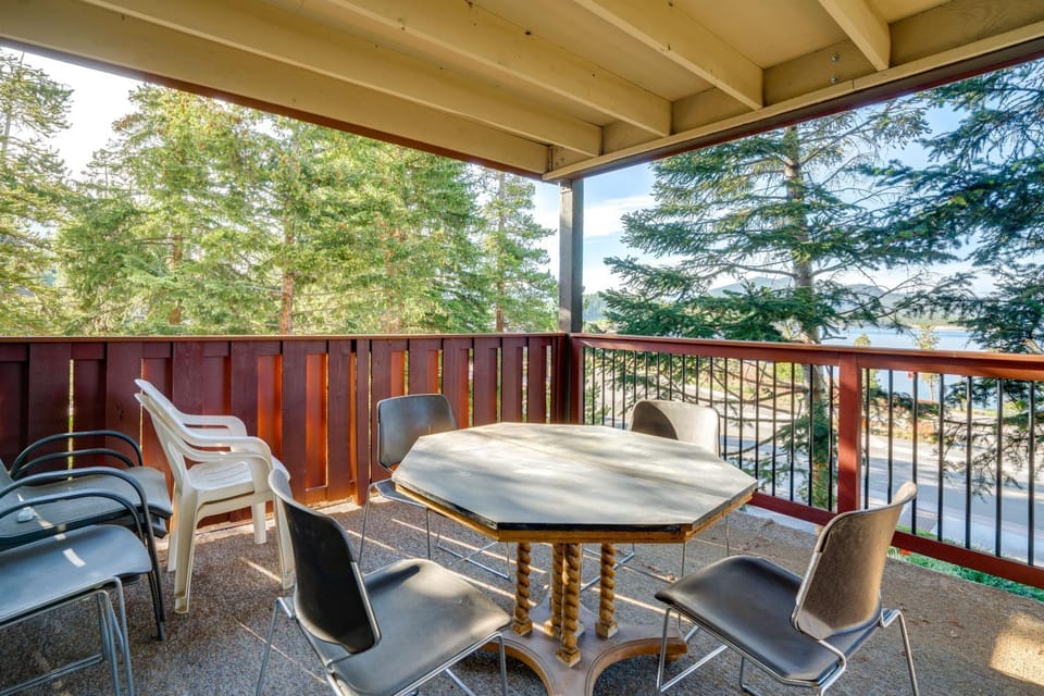 Balcony w/ Lake & Mtn Views! Walkable Dillon Condo House in Dillon