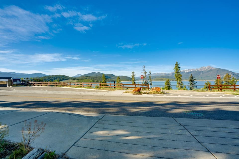 Balcony w/ Lake & Mtn Views! Walkable Dillon Condo House in Dillon