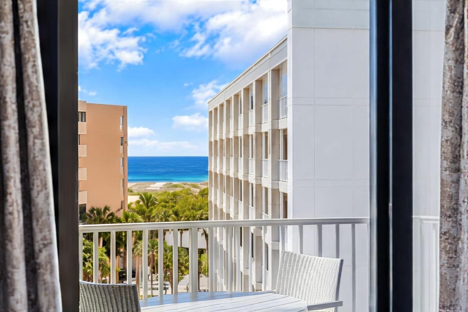 Day, View (from property/room), Balcony/Terrace, Seating area, Sea view