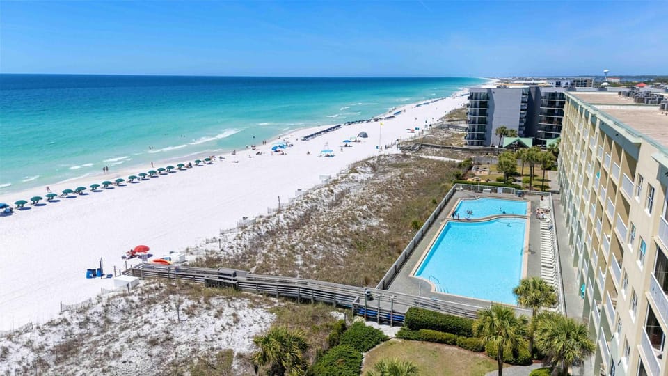 Gulf Front condo with heated pool beach access gym washer&dryer and Wifi House in Okaloosa Island