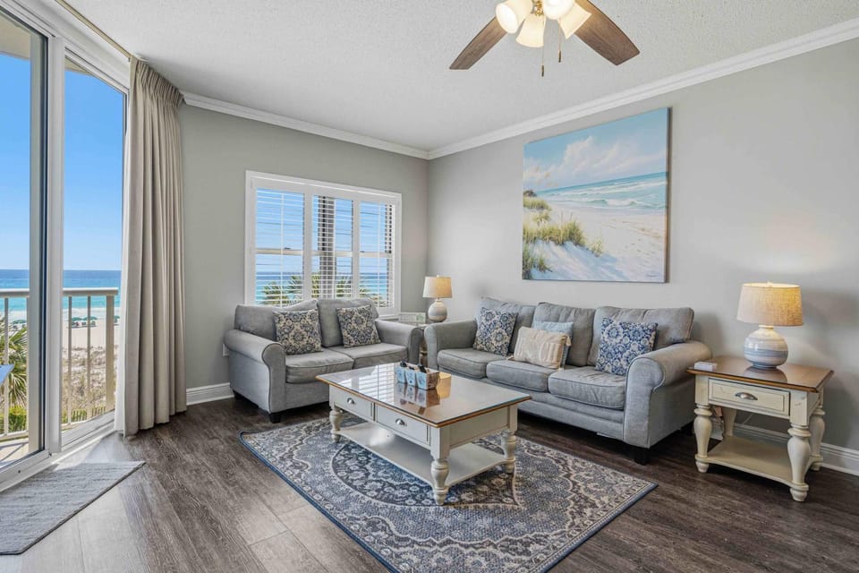 Gulf Front condo with heated pool beach access gym washer&dryer and Wifi House in Okaloosa Island